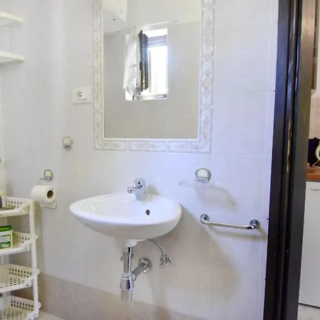 Vesna Peovic By Interhome Apartman *