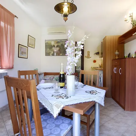 Vesna Peovic By Interhome Apartman